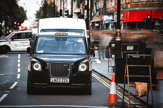 British Black Cab Taxi Vehicle Front, Electric Vehicles, Oxford Street, Mayfair, Central London, England, United Kingdom &mdash; 1 November 2025