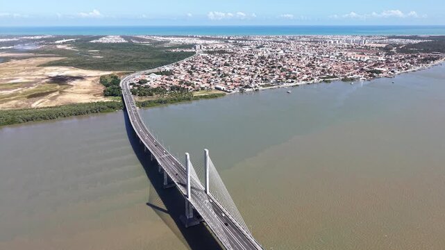 City of Aracaju, showing buildings and the bridge that gives access to the municipality of Barra dos Coqueiros