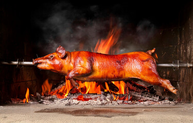 Maiale allla brace su spiedo
