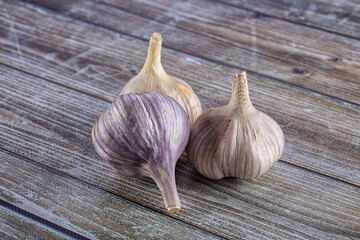 Ripe garlic heap for cooking
