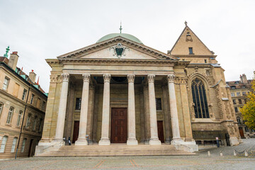 Obraz premium Saint Pierre Cathedral neoclassical facade and columns. Geneva, Switzerland.