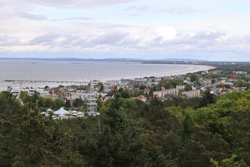 Obraz premium Blick von dem Heringsdorfer Baumwipfelpfad auf die Naturlandschaft der Ostseeinsel Usedom 