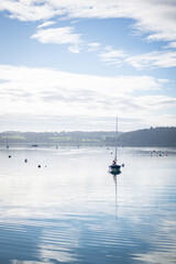 Bateau sur la rivi&egrave;re La Rance en Bretagne