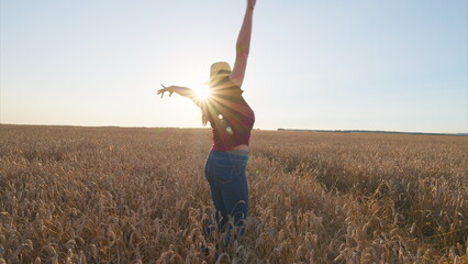 Fototapeta premium Immerse yourself in the joyful moments of a sunlit wheat field, filled with beauty and serenity