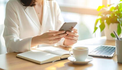 デスクでスマートフォンを操作する仕事中の手元