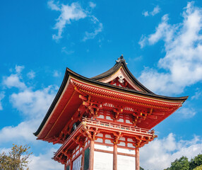 Fototapeta premium Gate tower at the entrance of the Kiyomizu-dera (Otowa-san Kiyomizu-dera) temple complex, Mt. Otowa, eastern Kyoto, Honshu, Japan
