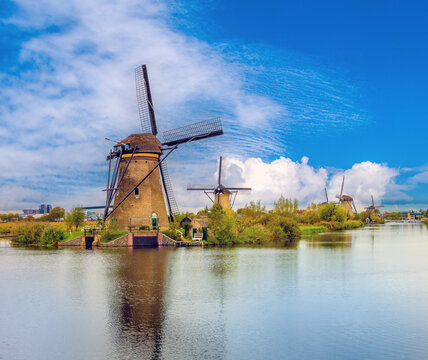 Breathtaking windmnills in Kinderdijk, Molenlanden, South Holland, Netherlands