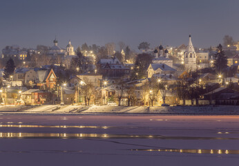 Obraz premium A wonderful frosty winter evening. A picturesque view of the idyllic province in the evening lights. Kostroma.
