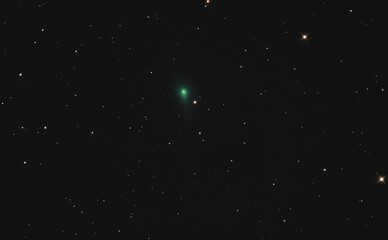Comet or interstellar object known as 3I/Atlas through the stars in the Lion constellation, taken with amateur telescope. © infinitalavita