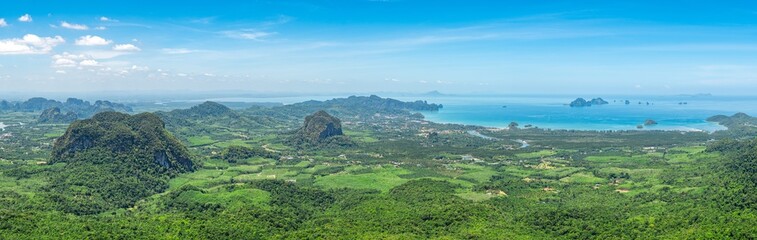 Obraz premium views of krabi from khao sok national park, thailand