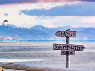 Kitezone and swimmingzone sign at beach.