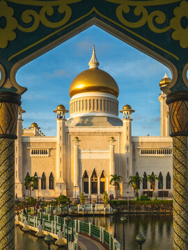 Omar Ali Saifuddien Mosque at Bandar Seri Begawan, Brunei