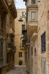 Obraz premium Malta's Narrow, Winding Streets