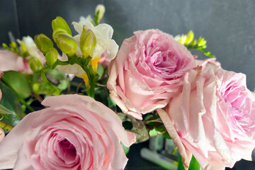 Elegant Pink Roses and White Flowers Bouquet for Romantic Celebrations
