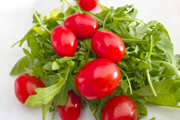 Fresh Cherry Tomatoes and Arugula Salad: Vibrant Ingredients for Healthy Eating