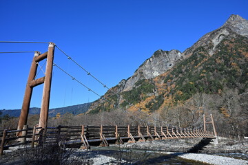秋の上高地　明神橋