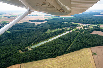 vue a&eacute;rienne du ch&acirc;teau de Champ-de-Bataille dans l'Eure en France