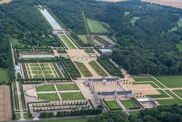 vue a&eacute;rienne du ch&acirc;teau de Champ-de-Bataille dans l'Eure en France
