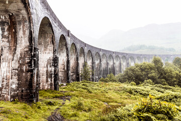 Obraz premium Close up view on Glenfinnan Viaduct in fog