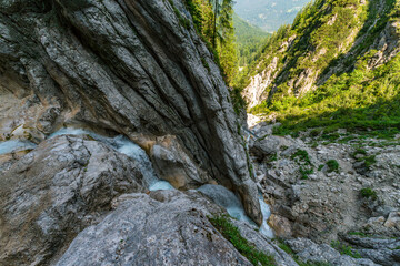 Obraz premium Majestic Martuljek Waterfalls Hike Through Slovenias Lush Triglav National Park Wilderness