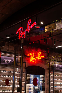 Ray Ban, shop of sunglasses, Barcelona, Catalonia, Spain