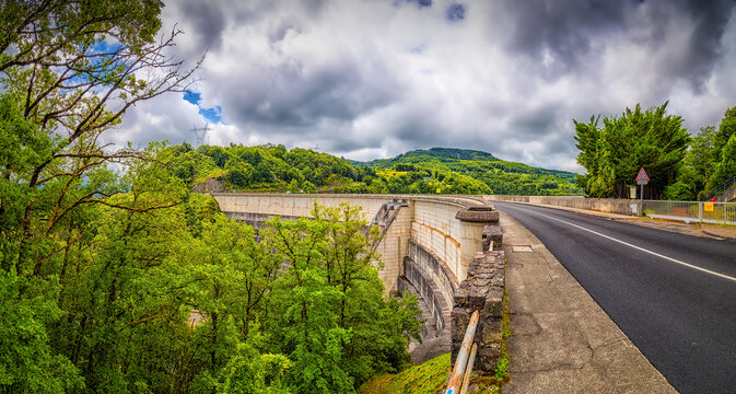 Road crossing the Barrage de Bort-les-Orgue in the Cantal valley of France