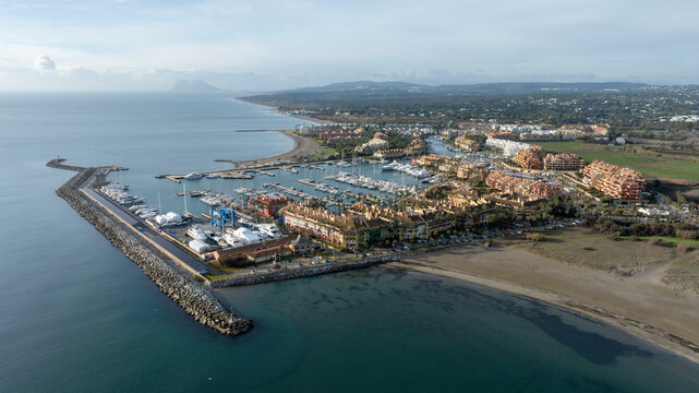 vistas del puerto de Sotogrande en el t&eacute;rmino municipal de San Roque, Andaluc&iacute;a	
