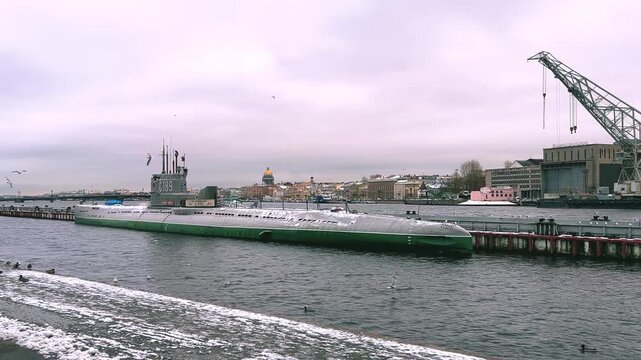 Saint Petersburg, November 26, 2025: Museum of the submarine S-189 in winter, which was part of the Russian Baltic Fleet. The submarine is located on Lieutenant Schmidt Embankment. 4к