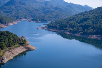 Obraz premium Scenic view of Karacaoren dam , barrage ( Karacaoren Baraj Golu ) from Karadag with Beautiful mountainous scenery with lots of nature, Burdur,Aerial panoramic view of the Karacaoren Dam Lake on the An