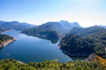 Obraz premium Scenic view of Karacaoren dam , barrage ( Karacaoren Baraj Golu ) from Karadag with Beautiful mountainous scenery with lots of nature, Burdur,Aerial panoramic view of the Karacaoren Dam Lake on the An