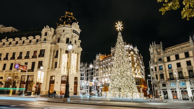 Christmas Timelapse of Metropolis Building with Traffic and Lights in Madrid, Spain 2025