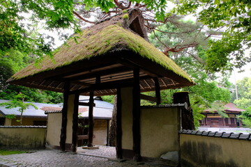 伊賀上野城にある俳聖殿の門　三重県

