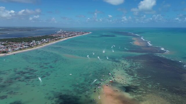 VER&Atilde;O EM CABEDELO EM AREIA VERMELHA 2026, MAR LINDA E BEM AZUL COM JET SKIR, BARCOS, LOTADO DE BARCOS E O MAR MUITO AZUL LINDO DE SE VER (Summer in Cabedelo, Areia Vermelha 2026, beautiful and very b)