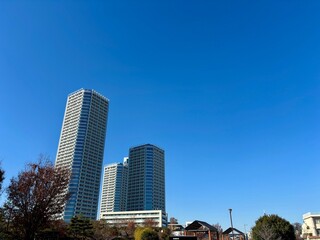 Obraz premium 晴天のタワーマンション