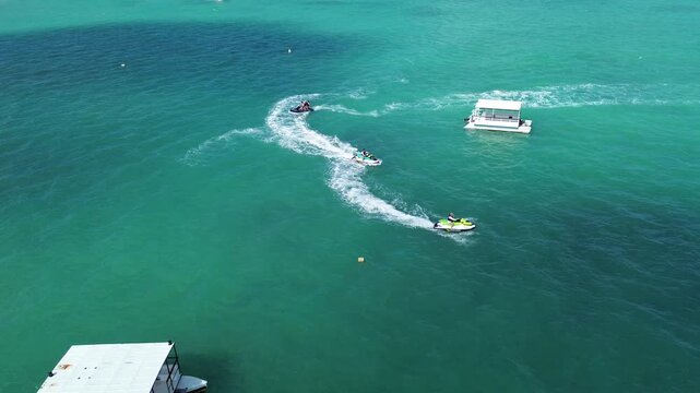 VER&Atilde;O EM CABEDELO EM AREIA VERMELHA 2026, MAR LINDA E BEM AZUL COM JET SKIR, BARCOS, LOTADO DE BARCOS E O MAR MUITO AZUL LINDO DE SE VER (Summer in Cabedelo, Areia Vermelha 2026, beautiful and very b)