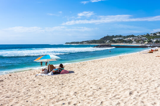 Parasol sur plage des Brisants, &Icirc;le de la R&eacute;union 