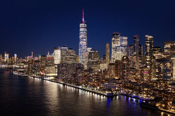 Obraz premium Lower Manhattan skyline at night. NYC cityscape panorama. New York night skyline scene. Manhattan night city view. New York waterfront skyline. New York downtown skyline view.