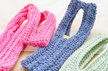 三色のスマホケース