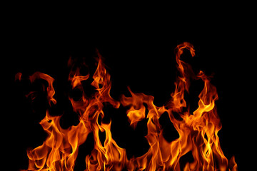Fototapeta premiumRealistic fire flames isolated on black background, burning effect with glowing orange heat. Perfect for overlays, design, visual effects, danger concepts, or dramatic backgrounds.