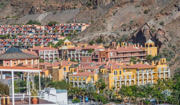 Blick von den Bergen im S&uuml;d-West von Gran Canaria auf Puerto de Mog&aacute;n 