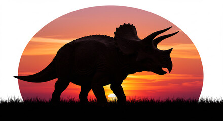 Fototapeta premium Kraftvoller Triceratops in dramatischer Silhouette vor gl�hendem Sonnenuntergangshimmel eine uralte Welt beschw�rend. AI Generated