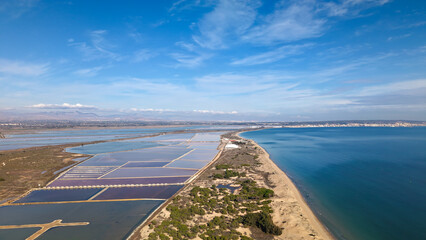 Salinas en el Mediterr&aacute;neo , producci&oacute;n de sal , vistas panor&aacute;micas a&eacute;reas o cenital