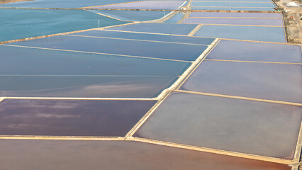 Salinas en el Mediterr&aacute;neo , producci&oacute;n de sal , vistas panor&aacute;micas a&eacute;reas o cenital