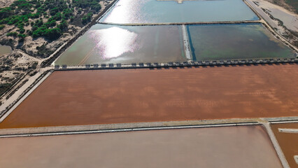 Salinas en el Mediterr&aacute;neo , producci&oacute;n de sal , vistas panor&aacute;micas a&eacute;reas o cenital