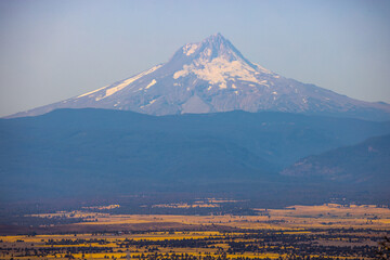 Mount Hood volcano, Oregon, USA © Leos