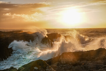 Obraz premium Sunrise at Rhoscolyn with rough seas Anglesey North wales