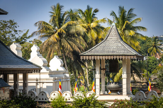 buddha temple, temple of the tooth, sri dalada maligawa, kandy, sri lanka, ceylon