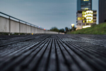 Holzsteg im Medienhafen