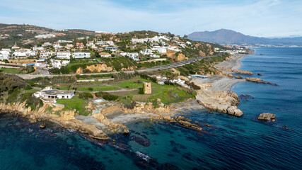 Vista a&eacute;rea de la playa de Chullera en la costa del sol de M&aacute;laga, Espa&ntilde;a