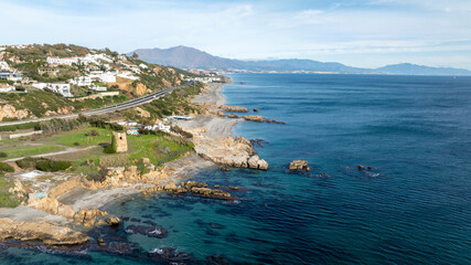 Vista a&eacute;rea de la playa de Chullera en la costa del sol de M&aacute;laga, Espa&ntilde;a